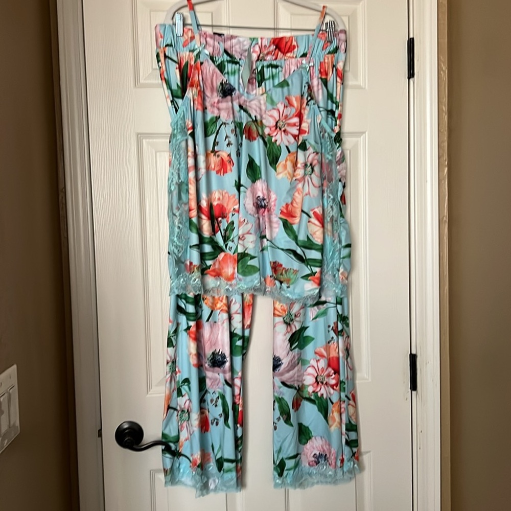 LB/ Cacique Floral Pajama Set - Picture 8 of 11